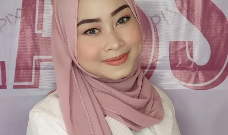 Rahasia di Balik Dewy Make Up: Bukan Sekadar Glowing, Tapi Confidence!
