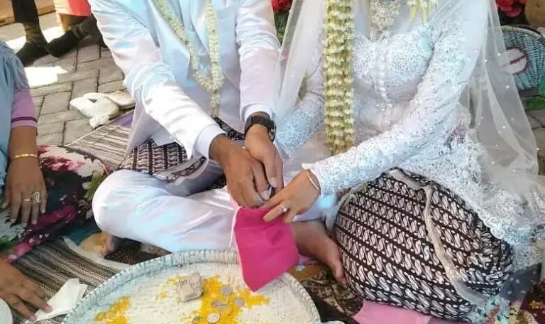 Tradisi Pernikahan Khas Warga Mandar Banyuwangi adalah